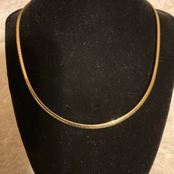 Beautiful Vintage Flat/solid 2 Tone Necklace.Silver On 1 Side Gold On The Other.