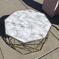 Nice little table  suitcase and chair