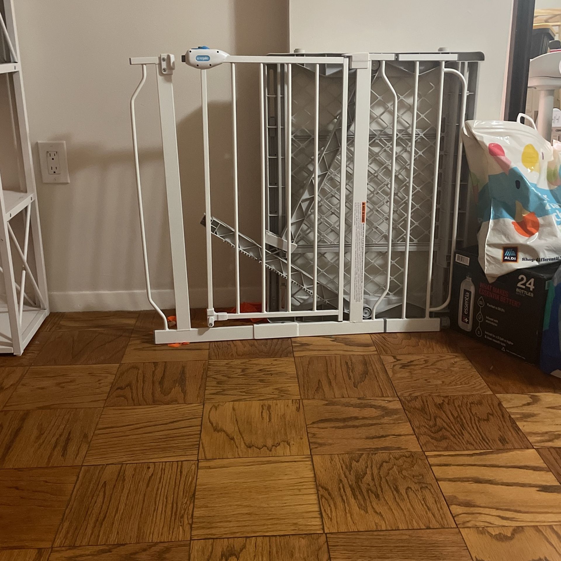 2 Childproof Safety Gates