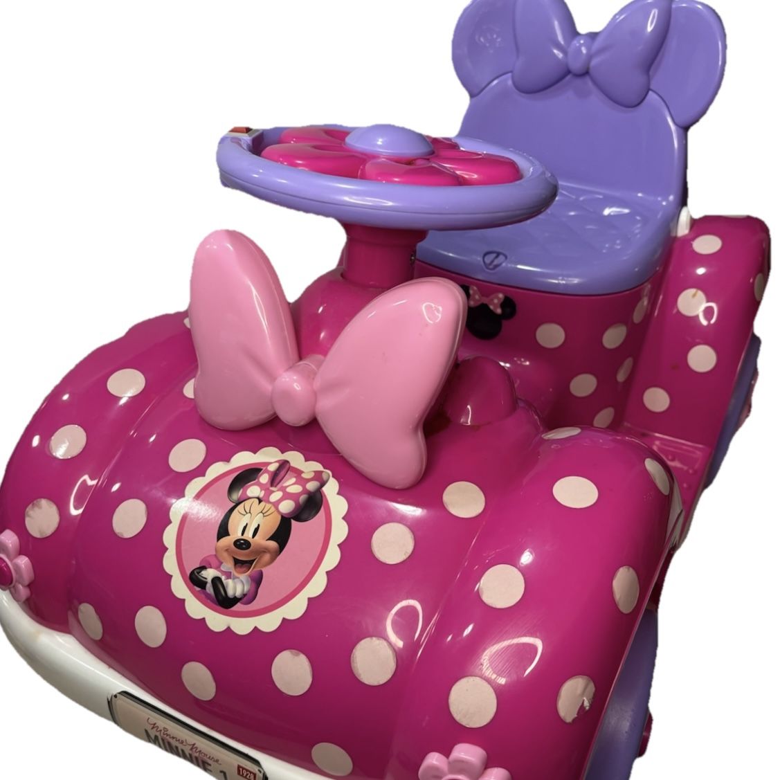 Minnie Mouse Car With Pink Bow