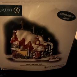 Beautiful Vintage North Pole Snow Bank Light Up House