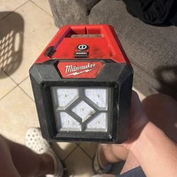 Milwaukee M12 Light With 3.0 Battery 