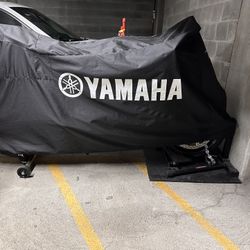 Motorcycle Cover Water Proof - R1 YAMAHA  Perfect for Any Litter Bike!