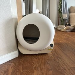 Furry Tail Automatic Cat Box