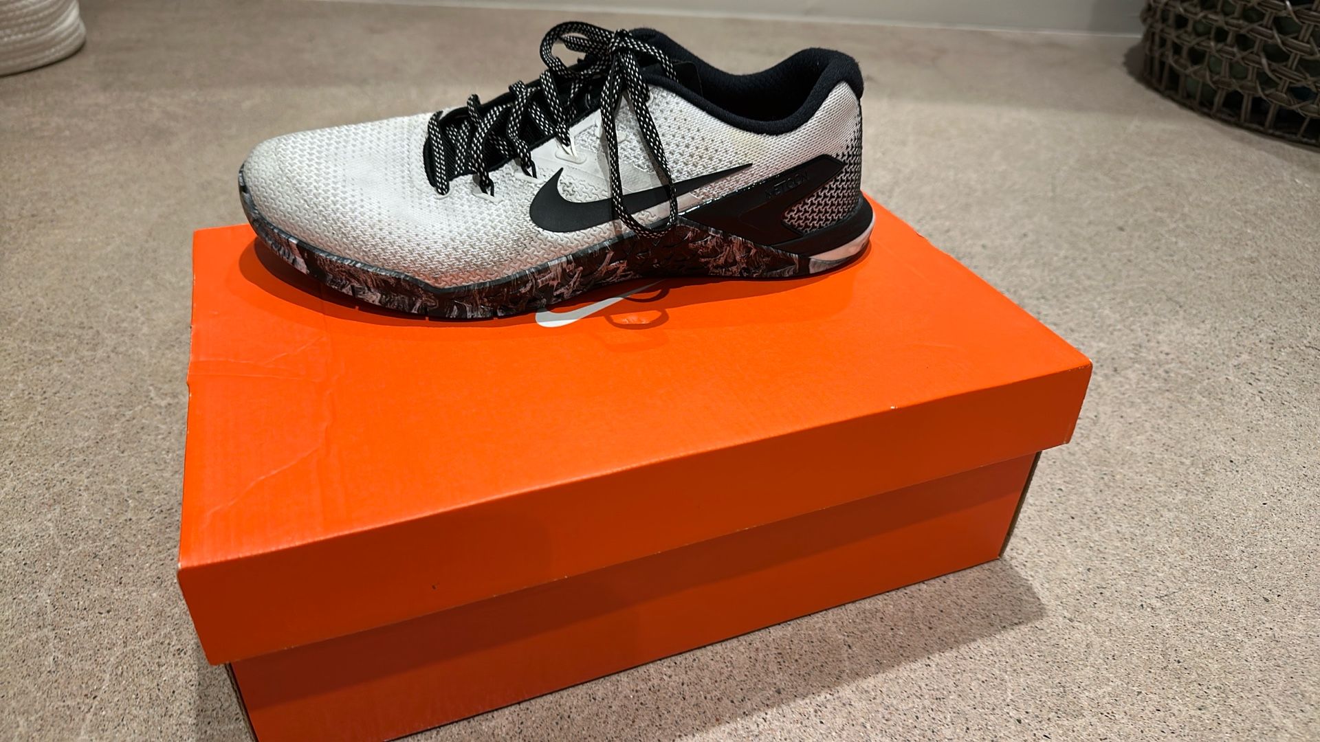 Men's Brand New Nike Metcon 4 "White Black" Athletic Sneakers [AH7453 101]