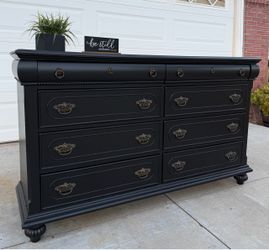 Beautiful Black 8-Drawer Large Wood Dresser