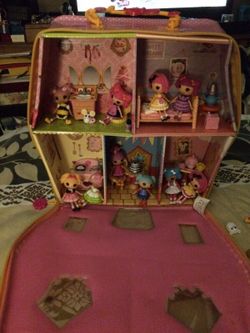 Lalaloopsy dolls and house carry case
