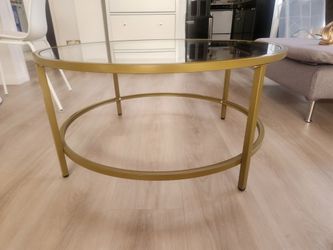Beautiful Glass Tabel with brass gold Legs