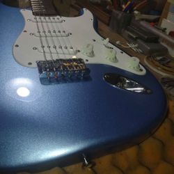 Newish Squier Fender STRAT Guitar Setup F-L Spa Perfect!