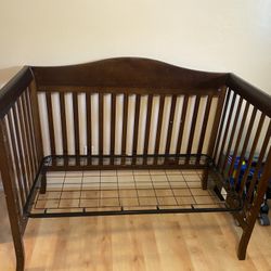 Crib and toddler bed￼