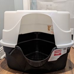 Nature’s Miracle Hooded Corner Litter Box, With Odor Control Charcoal Filter