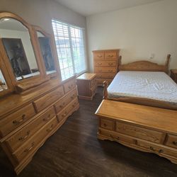 6 Piece + Oak Bedroom Furnitue Traditions