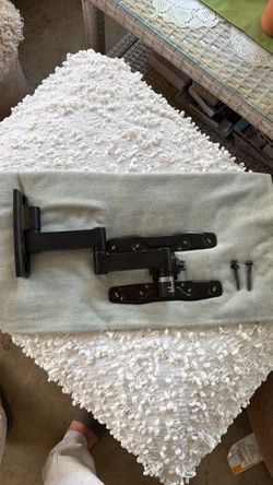 TV wall mount for medium size TV with hardware