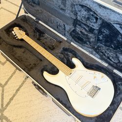 Ernie Ball Music Man Silhouette Special SSS Tremolo - White