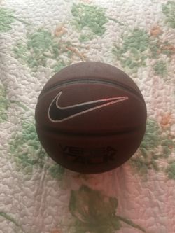 NIKE VERSA TACK BASKETBALL