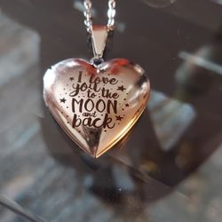 New Beautiful Locket Necklace Holds 1 ,&,2 Pictures Locket Is 1.18 In Mpu Southeast By Mccreless Price Firm No Delivery Serious Buyer Only Please 