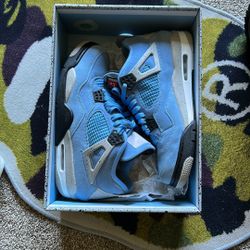 Jordan 4 University Blue Size 10.5