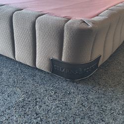 Sterns  And Foster Twin Box Springs