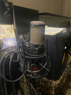 AKG Mike With Mike Stand and plug-in cord