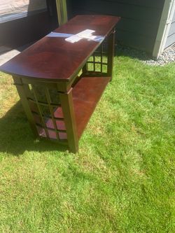 Beautiful entry way table with end table