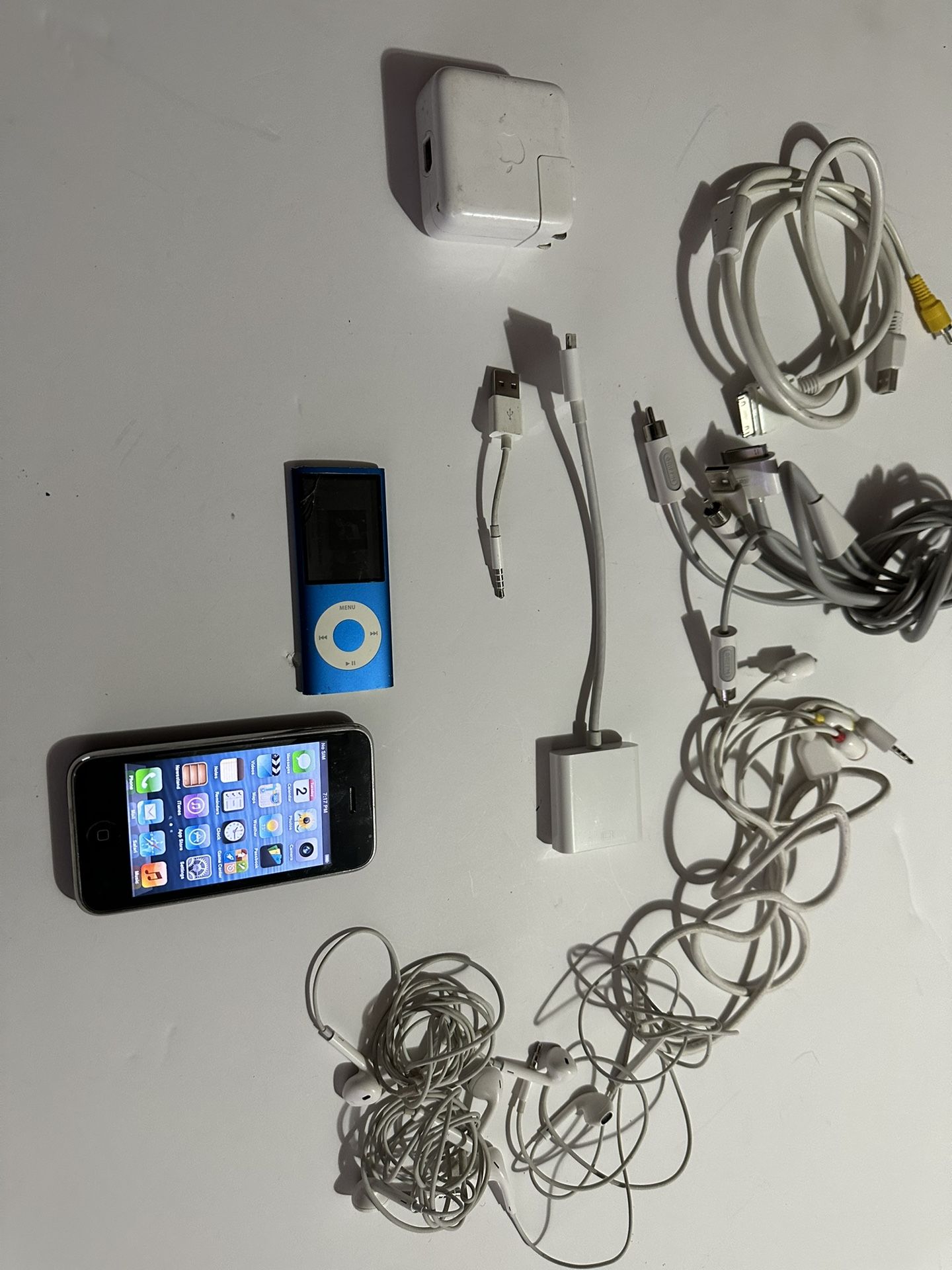 Vintage apple bundle iPhone 3GS and more