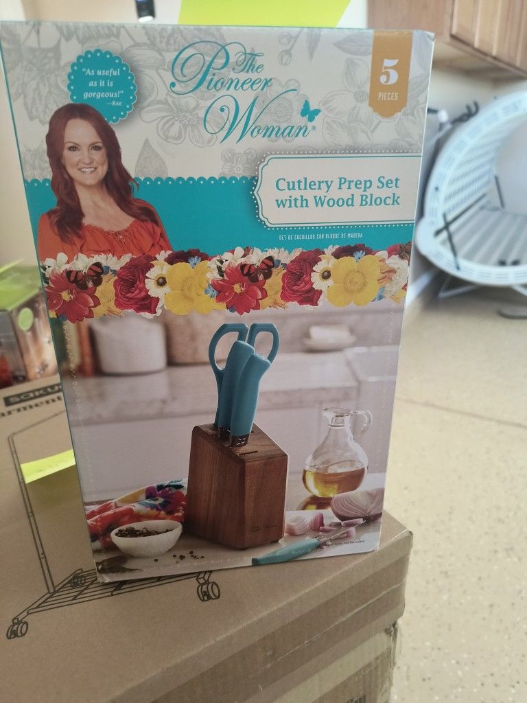 Cutlery Prep Set With Wood Block