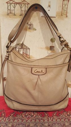 AUTHENTIC COACH CREAM LEATHER SHOUDER TOTE HANDBAG.