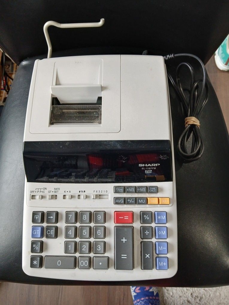 Sharp EL-1197P III. 12-Digit Electronic Printing Desktop Calculator.