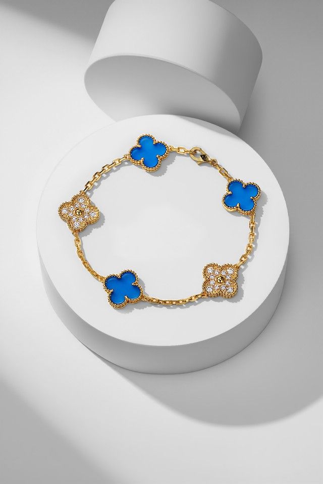 Vca Van Cleef & Arpels Blue Chalcedony Simple Diamond Five-Flower Bracelet