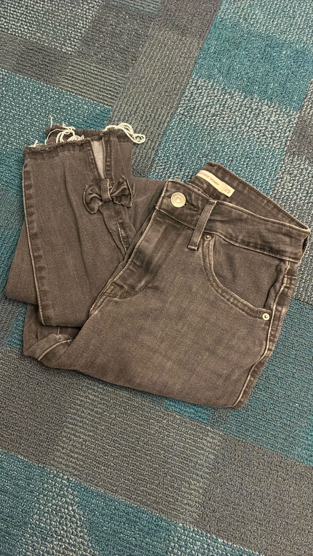 Bow Ankle Levi’s Jeans 