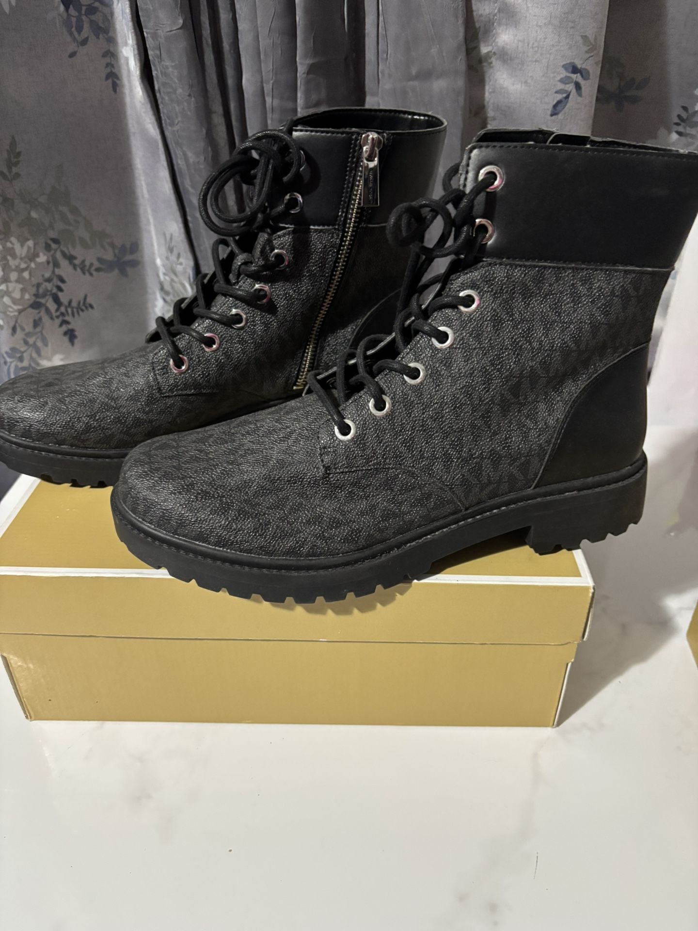 Michael Kors Boots Size 10