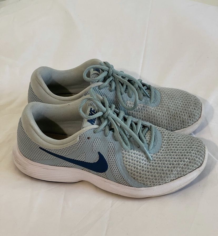 Nike Women's Revolution 4 Running Shoe Ocean Bliss/Blue Force/Glacier Blue SZ 7