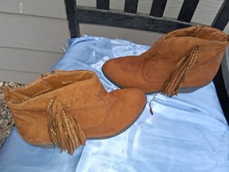 Brown Short Boots$15