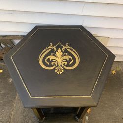 Gorgeous Coffee/Side Table In Long Island Great Neck 