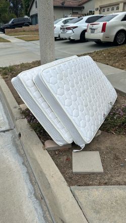 CURB ALERT!! 2 Twin Mattresses - Good Condition
