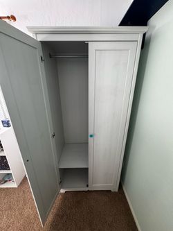 Wardrobe closet