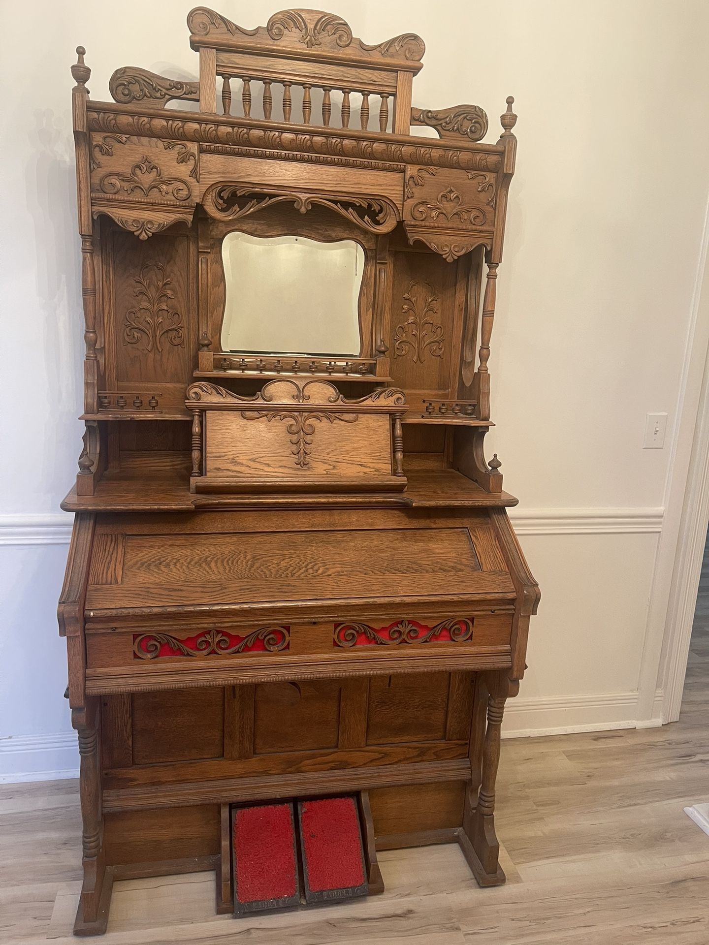1800s Crown Geo. P. Bent Pump Organ