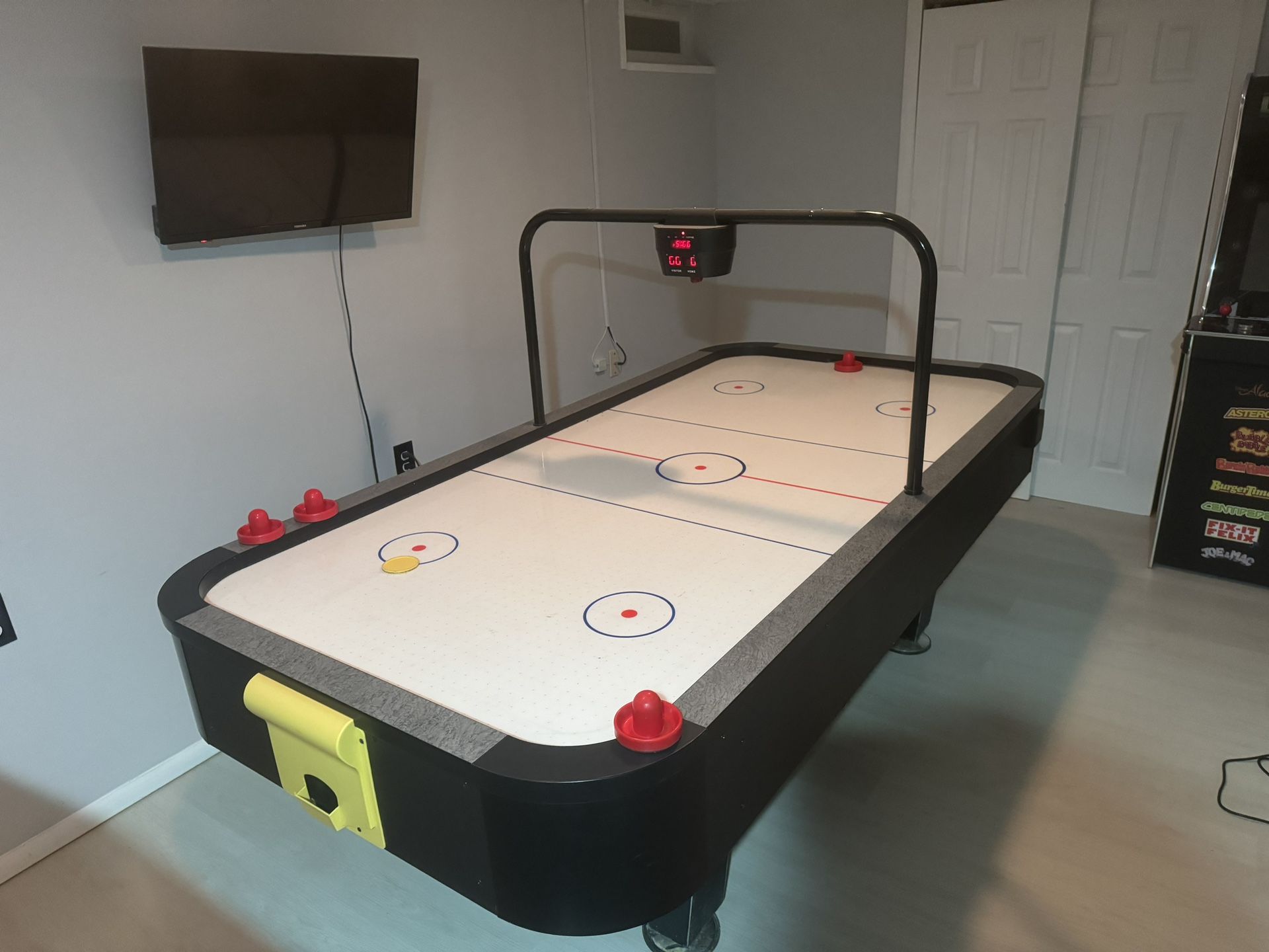 Air Hockey Table