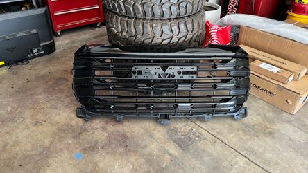 GMC Sierra 1500 Grill