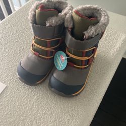 Brand New Snow Boots Size 8