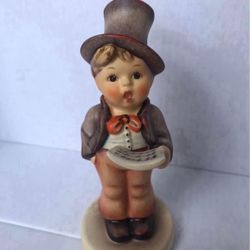 VINTAGE HUMMEL “Street Singer” PORCELAIN FIGURINE #131 - 5” - TMK-6  