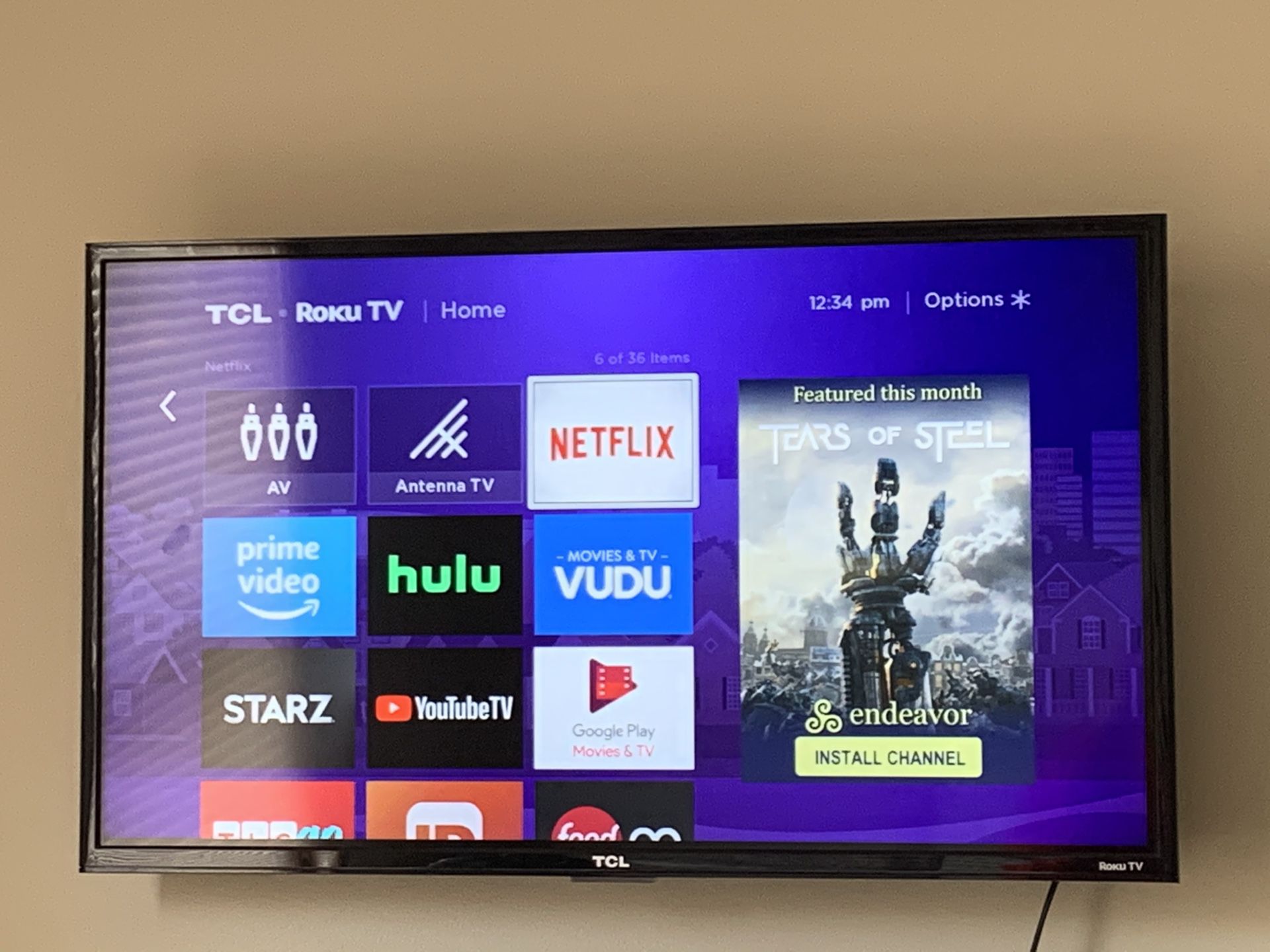 32 inch TCL Roku TV 1080 p with TV mount