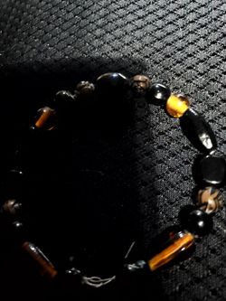 Beautiful Hand Made Glass Bead Braclet. size med.
