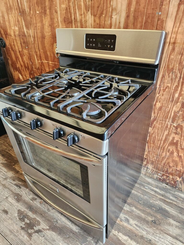 GAS STOVE