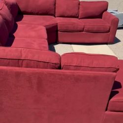 Living Spaces Aspen Sectional Couch + FREE DELIVERY