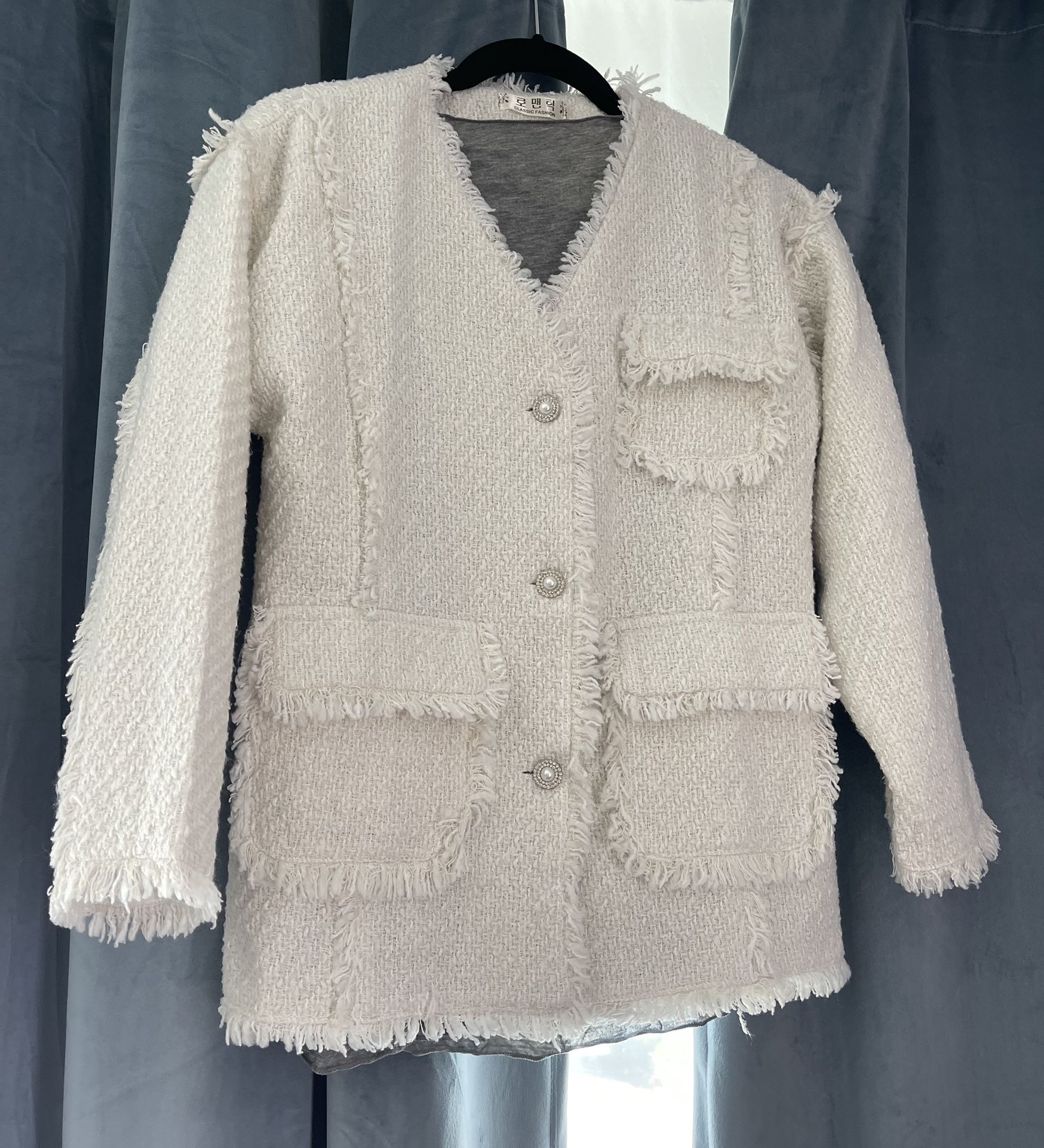 Elegant White Tweed Jacket – Pearl Button Detail 🤍