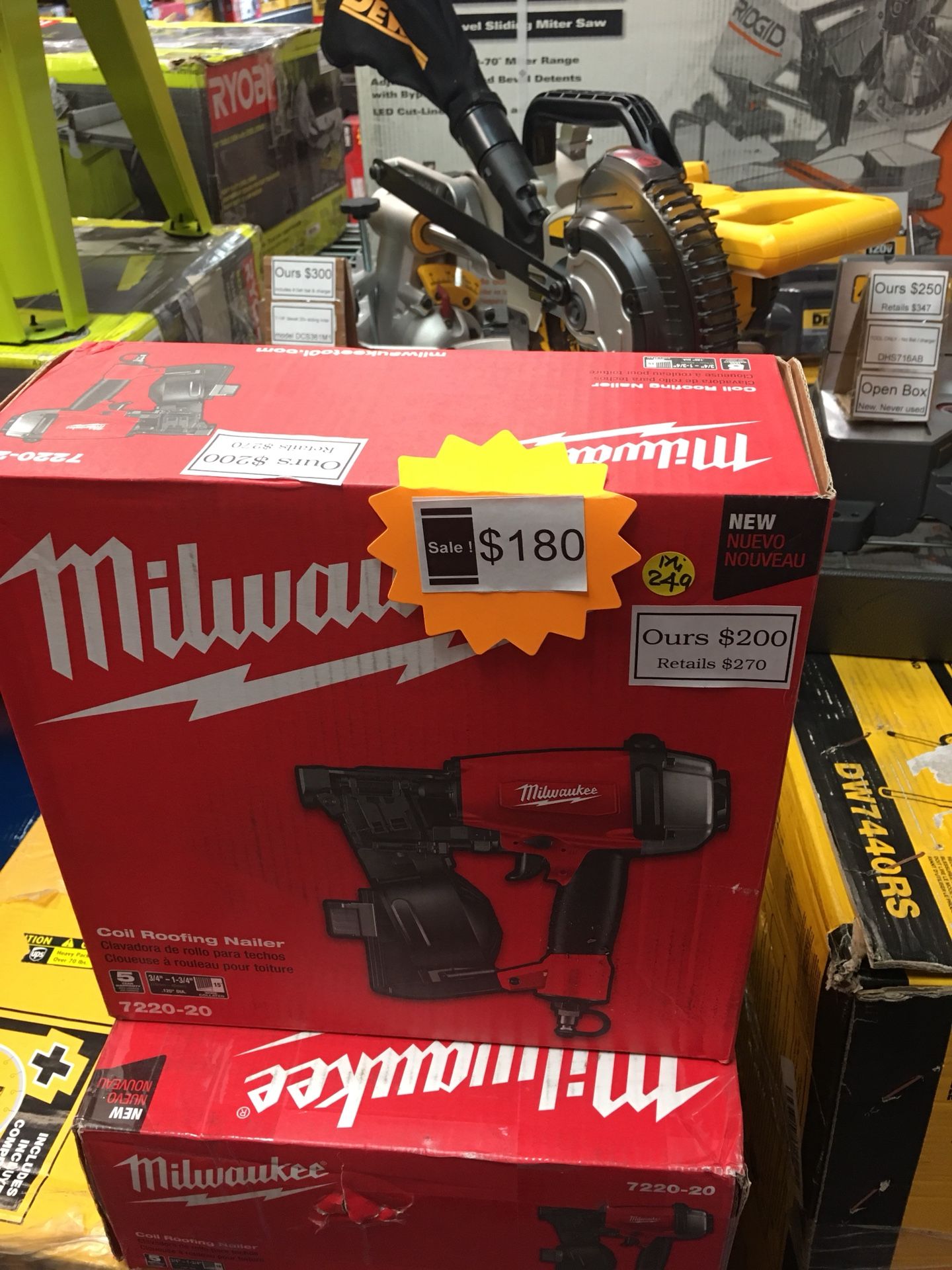 Milwaukee coil roofing gun Model 7220 20 New.