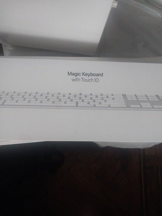 (5) Apple Magic Keyboard W/ Touch Id And Numeric Keyboard (5)