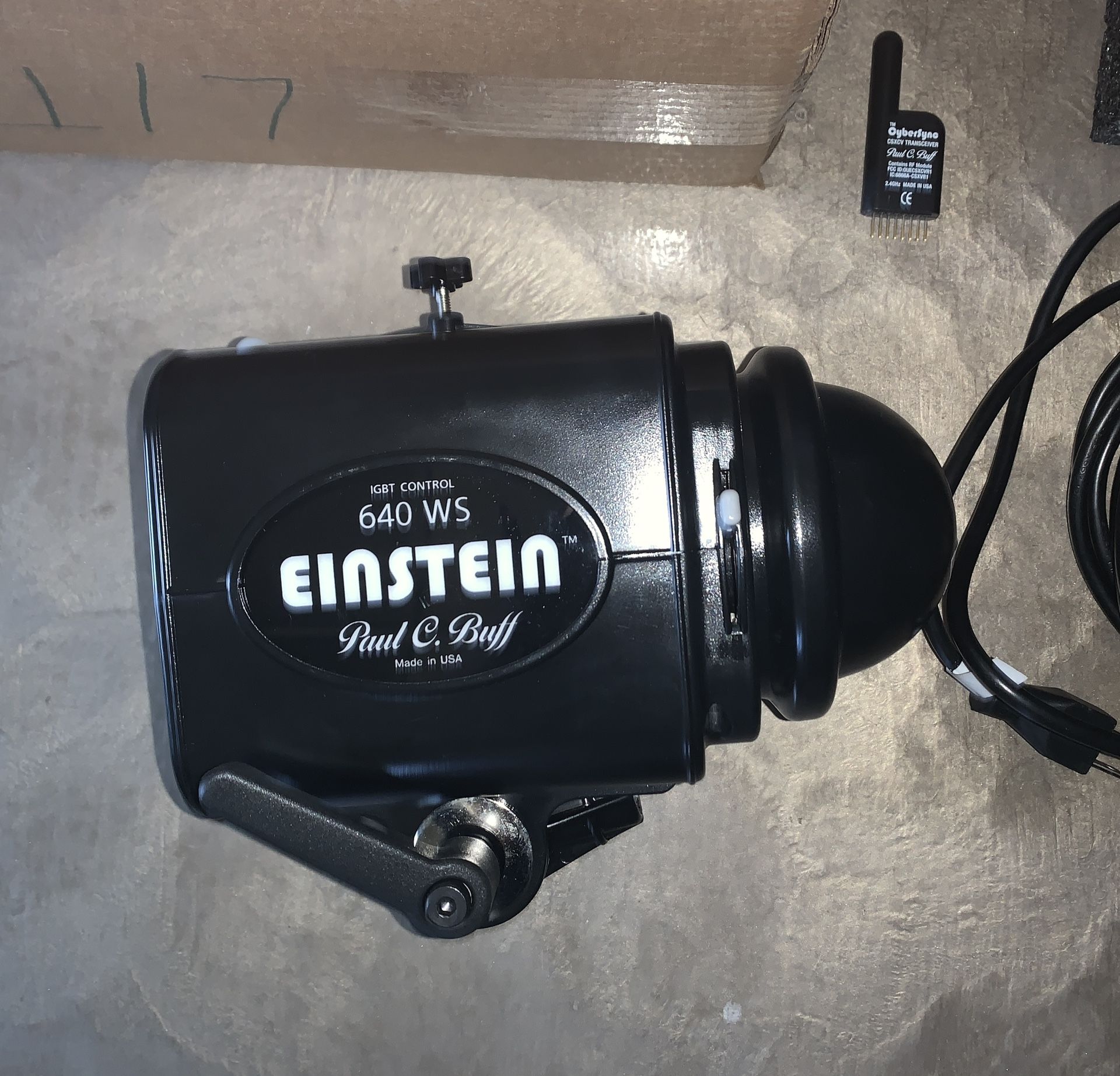 Einstein™ Strobe Flash Unit with dish and CyberSync™ Transceiver
