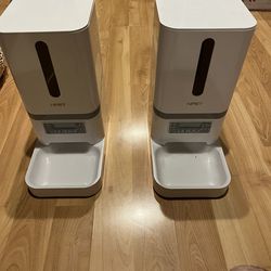 Automatic dog or cat feeder